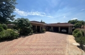 For Sale: VILLAGE Stunning 4-Bedroom Home with Cottage, Pool & Spacious Garden!